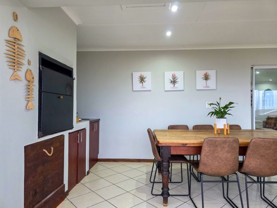 5 Bedroom Property for Sale in Wavecrest Eastern Cape